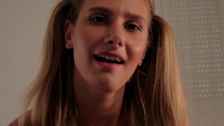 Развратная расплата: дочь соблазняет строгого отца в откровенной сцене