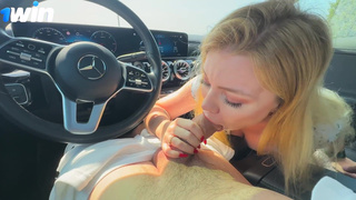 Горячее БДСМ-шоу в машине: минет с глотанием на публике