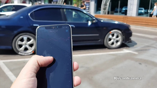 Юная нимфа испытала дикий оргазм на виду у всех