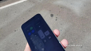 Юная нимфа испытала дикий оргазм на виду у всех