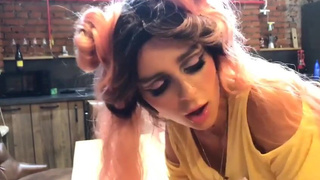 Горячее видео: как массивный инструмент растягивает узкую дырочку