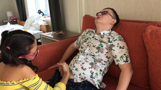 a hot nymphomaniac girl invited a classmate to visit and fucked him at home