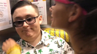 Страстная школьница соблазнила ботана: горячий секс в классе