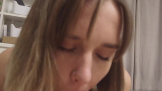 Мягкий трах и горячие стоны в домашнем порно