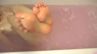 Горячее видео с инцестом – мыльные ласки и жесткий трах