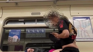 Жесткая реакция ректора МГУ на откровенные игры студентов в метро