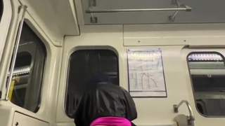 Жесткая реакция ректора МГУ на откровенные игры студентов в метро