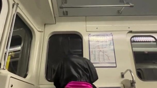 Жесткая реакция ректора МГУ на откровенные игры студентов в метро